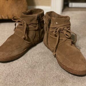 UGG Reid Moccasins Booties Suede Excellent Condition